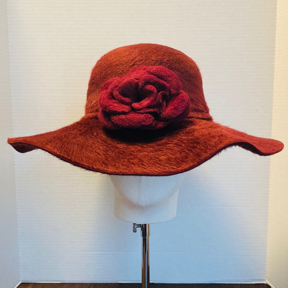 NWT Jeanne Marie burgundy color brim hat w/flower.